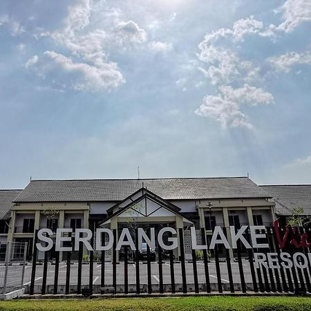 Serdang Lake View Resort Sungai Kechil Екстериор снимка