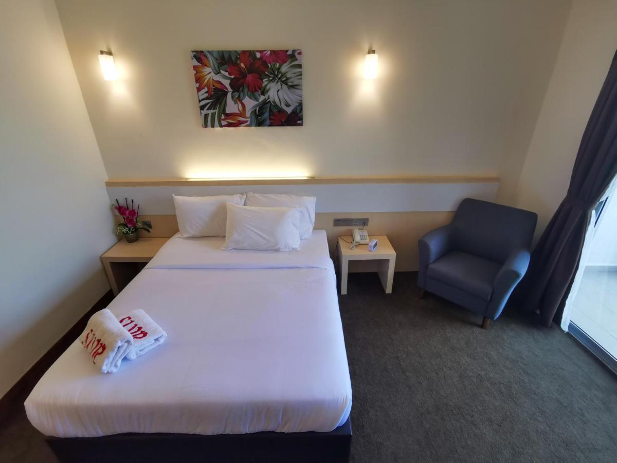 Serdang Lake View Resort Sungai Kechil Екстериор снимка