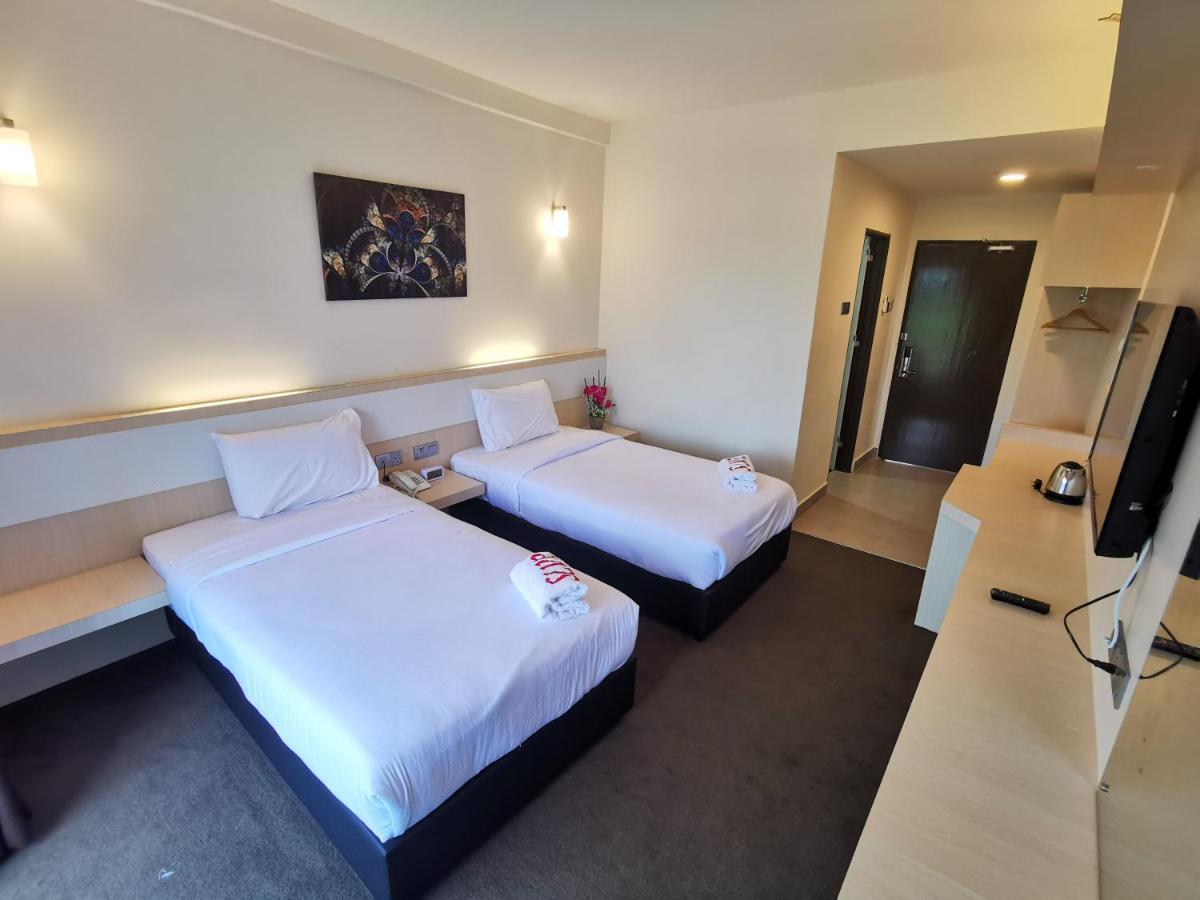 Serdang Lake View Resort Sungai Kechil Екстериор снимка