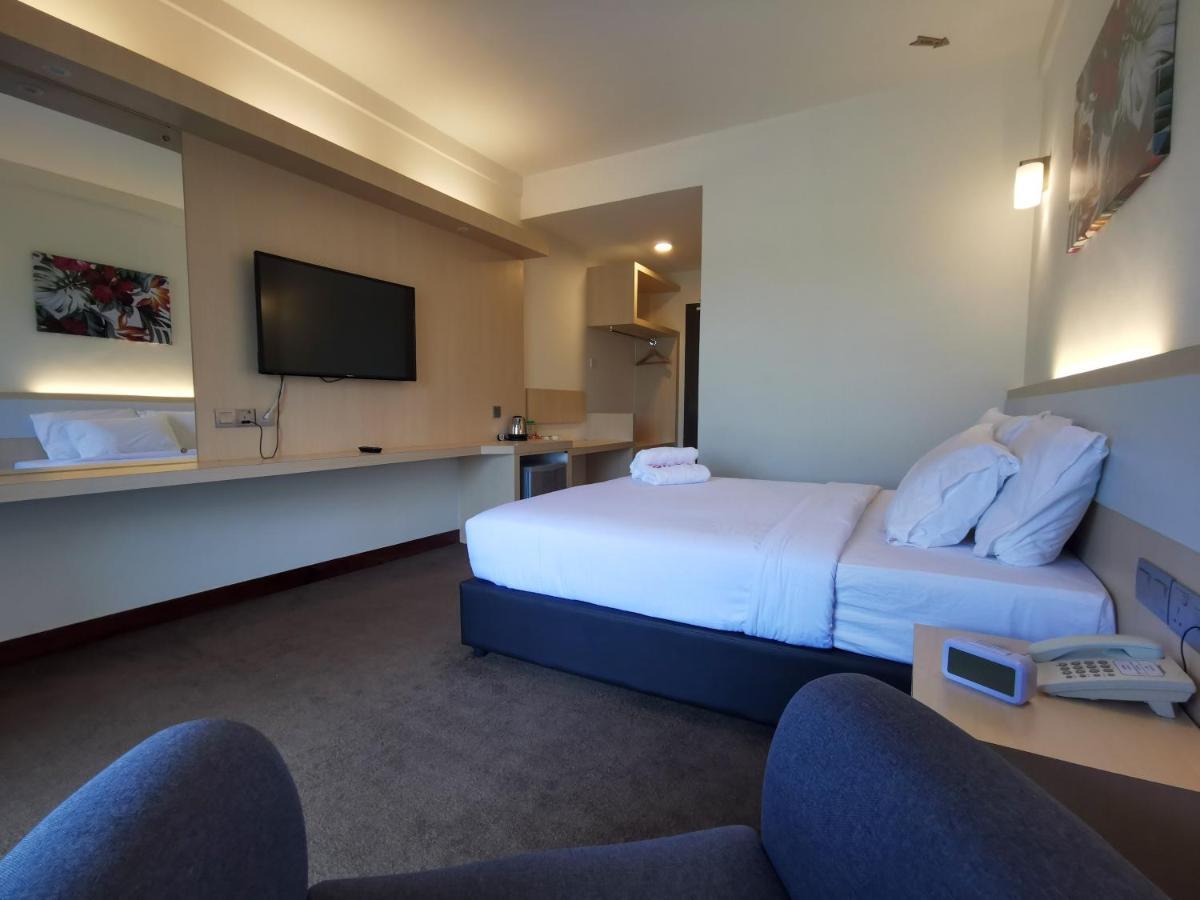 Serdang Lake View Resort Sungai Kechil Екстериор снимка