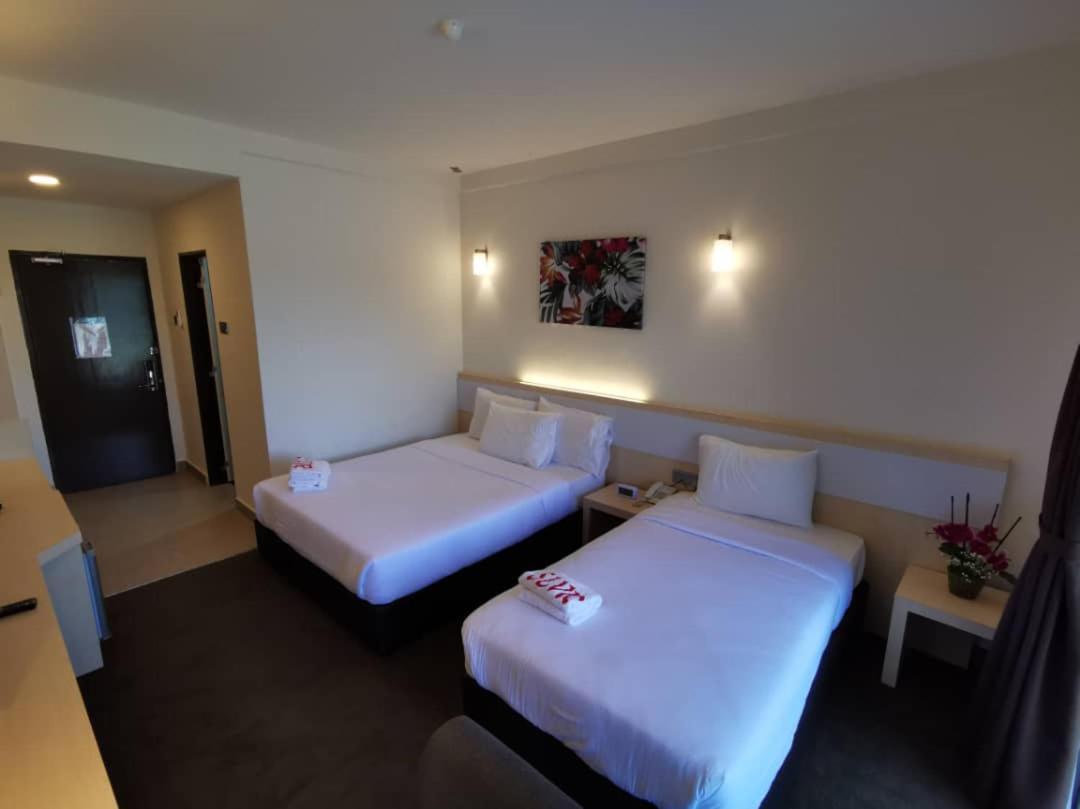 Serdang Lake View Resort Sungai Kechil Екстериор снимка