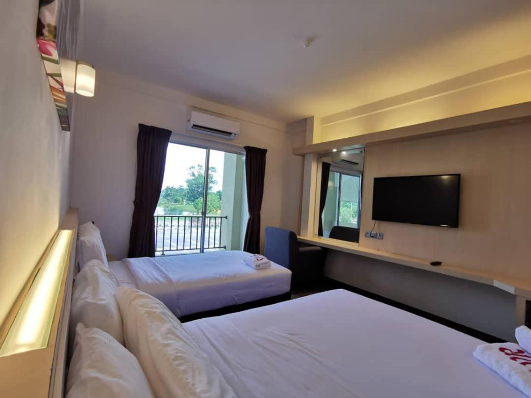 Serdang Lake View Resort Sungai Kechil Екстериор снимка