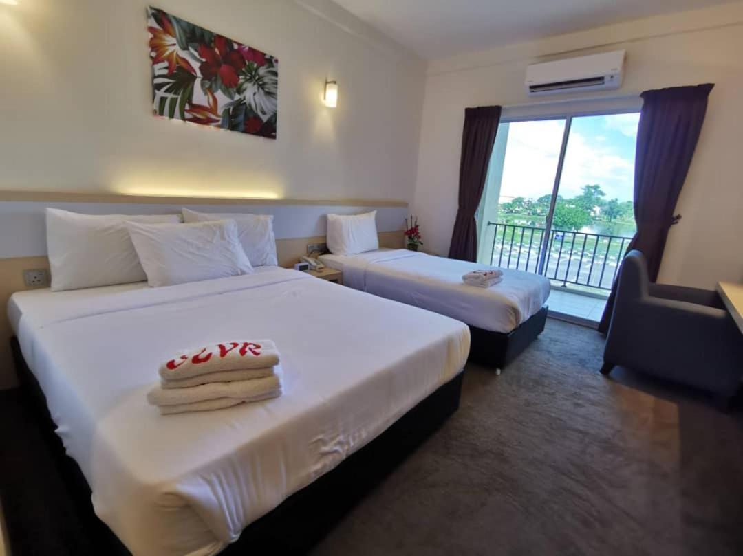 Serdang Lake View Resort Sungai Kechil Екстериор снимка