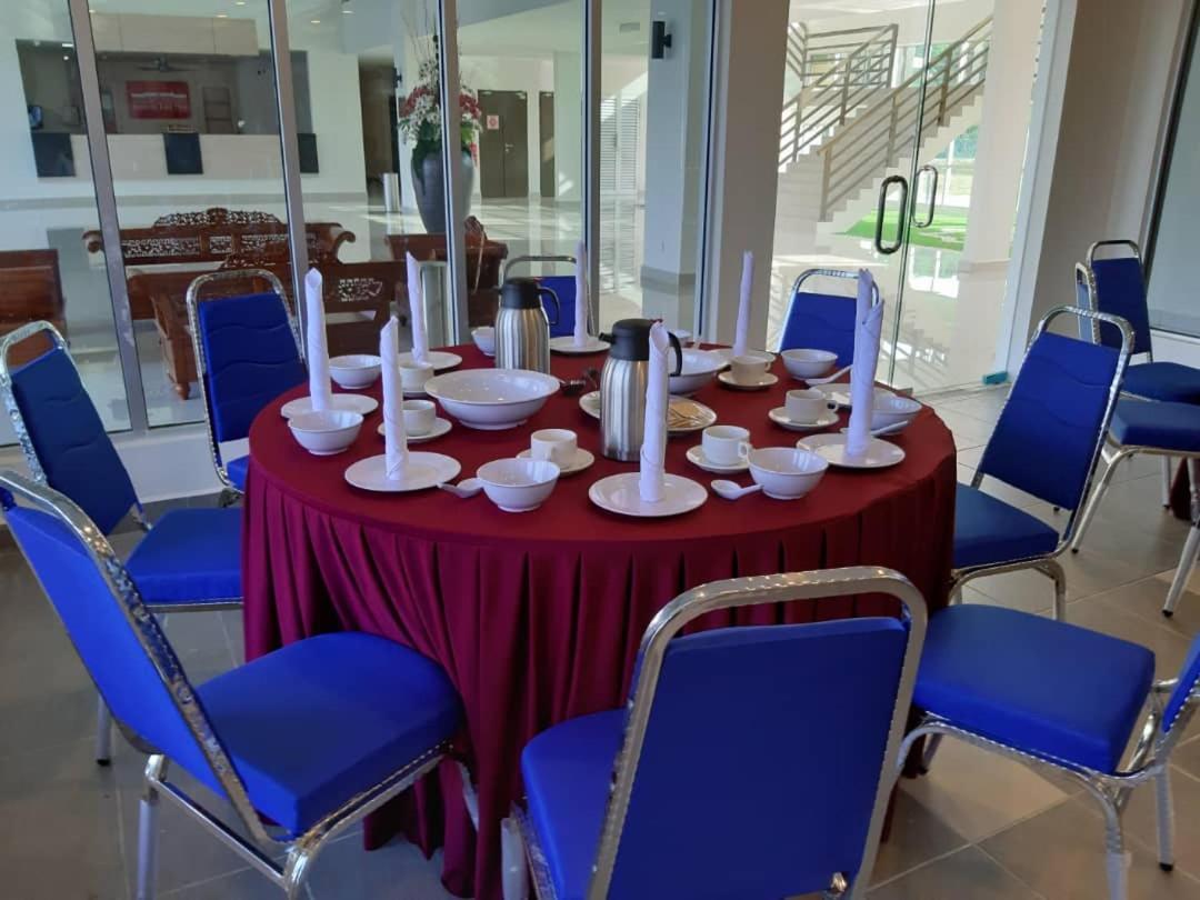Serdang Lake View Resort Sungai Kechil Екстериор снимка