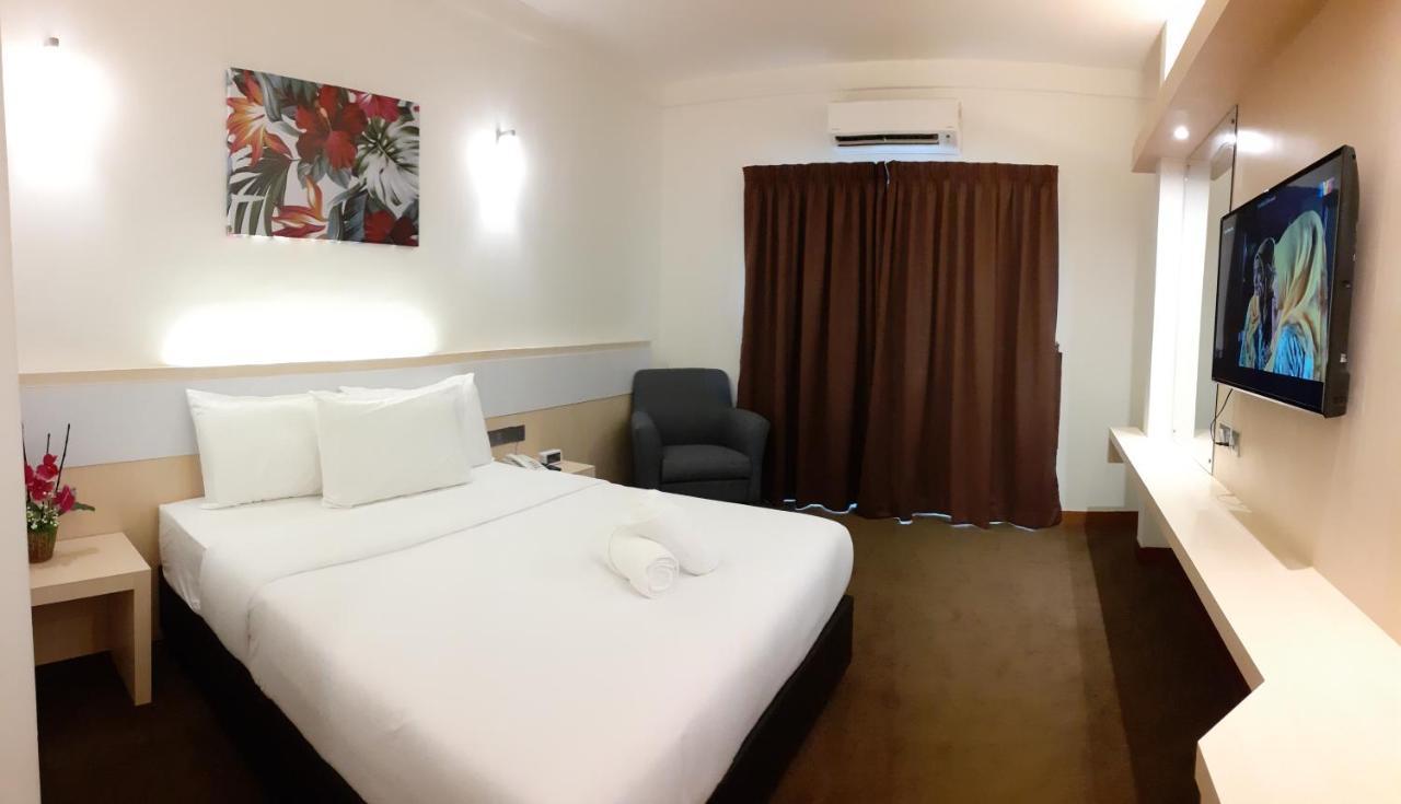 Serdang Lake View Resort Sungai Kechil Екстериор снимка