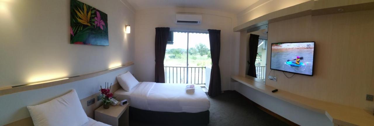 Serdang Lake View Resort Sungai Kechil Екстериор снимка