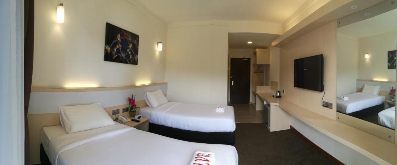 Serdang Lake View Resort Sungai Kechil Екстериор снимка