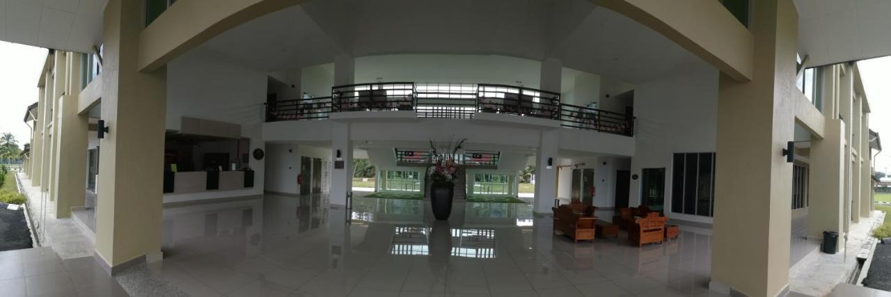 Serdang Lake View Resort Sungai Kechil Екстериор снимка